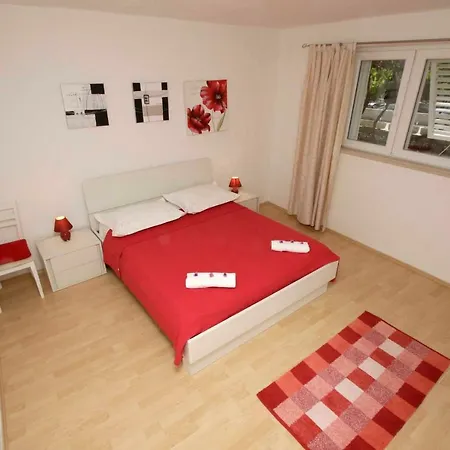 Ivona & Ivo Apartment Makarska
